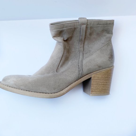 Qupid Taupe Booties Size 8 - Picture 4 of 6